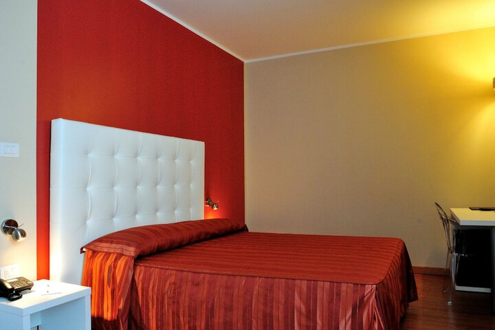 Room 8 of 35
