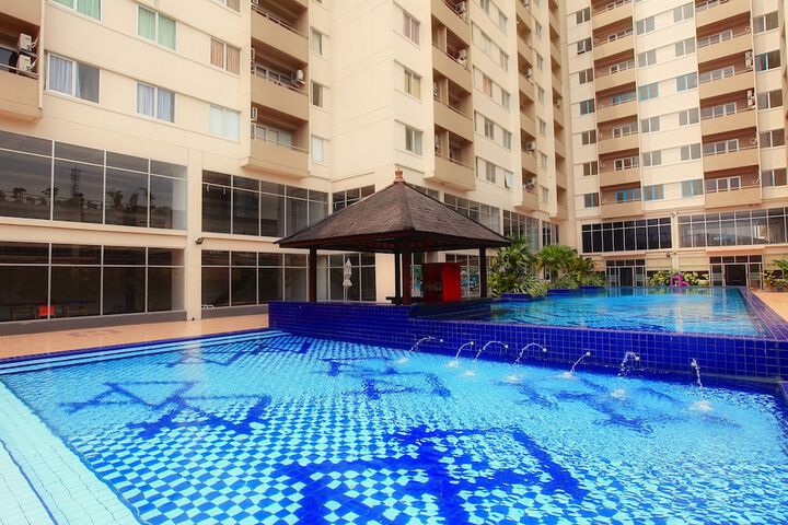 Hotel with Pool