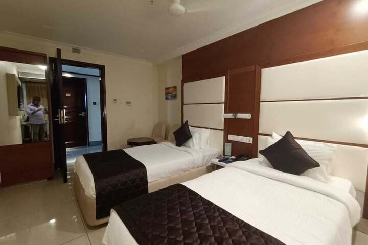 Room 4 of 14