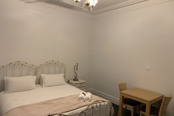 Room 5 of 33