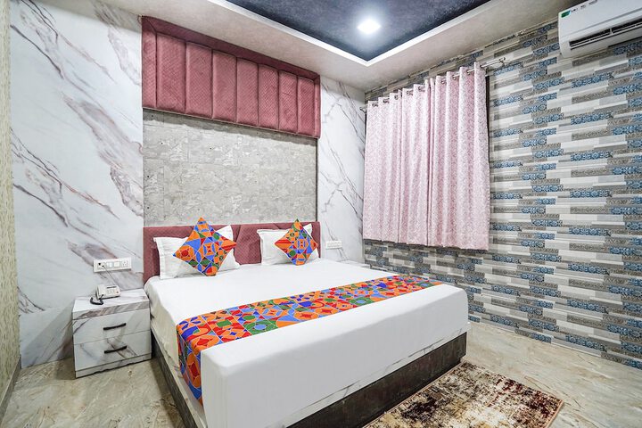 Room 27 of 34