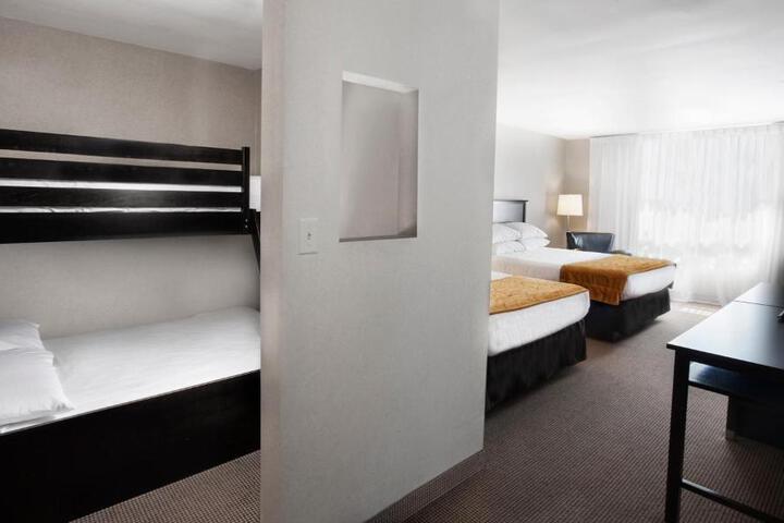 Traditional Room with 2 Queen Beds Room Only (3 of 14)