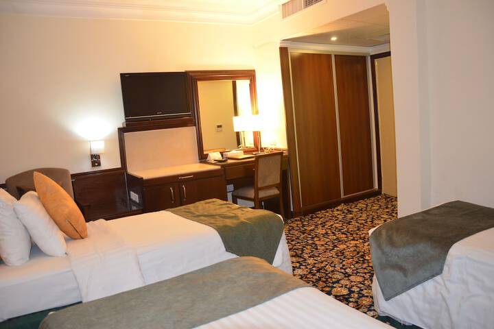 Room 28 of 110