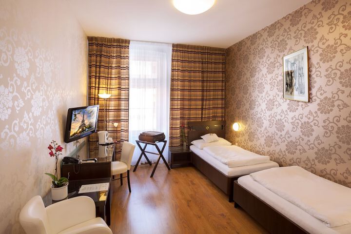 Room 4 of 41