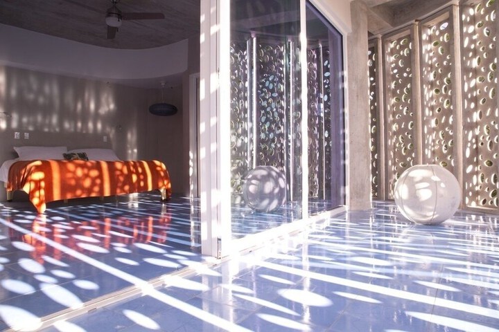 Room 2 of 68