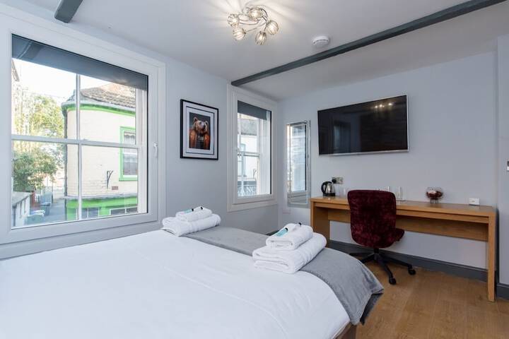 Room 25 of 48