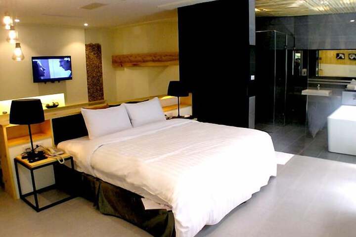 Room 9 of 49