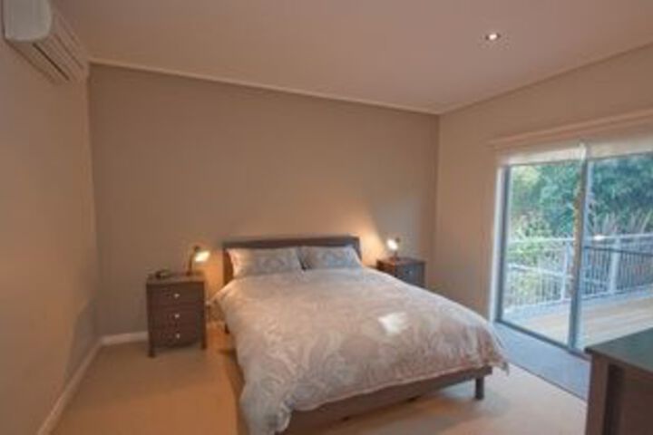 Room 7 of 12