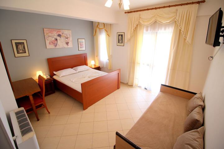 Room 14 of 177