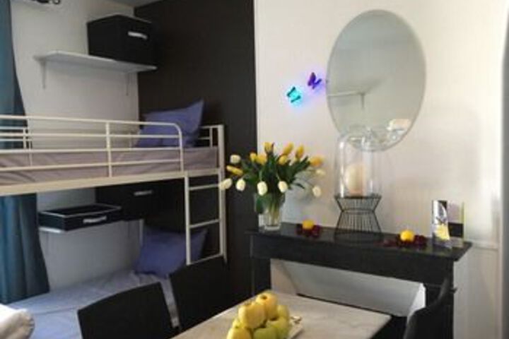 Room 10 of 36