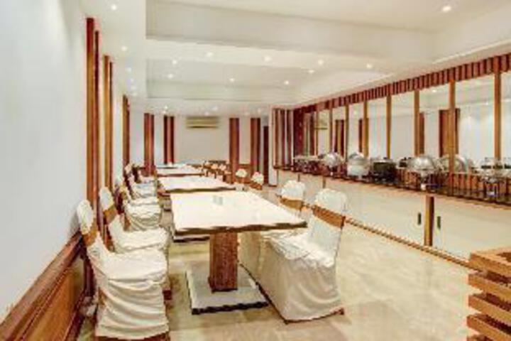 Dining 4 of 15