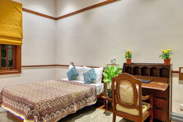 Room 4 of 34