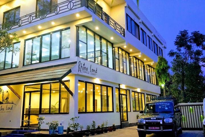 Rhino Land Jungle Lodge in Sauraha