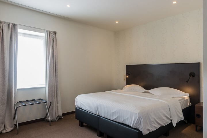 Room 7 of 43