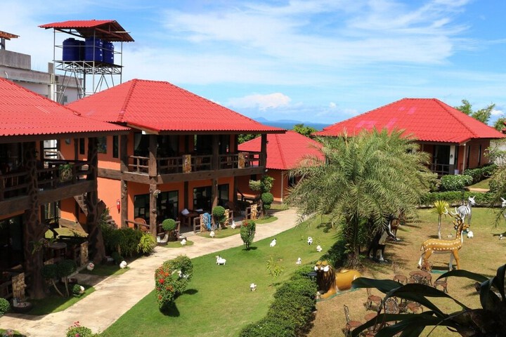 Hotel Exterior 51 of 107