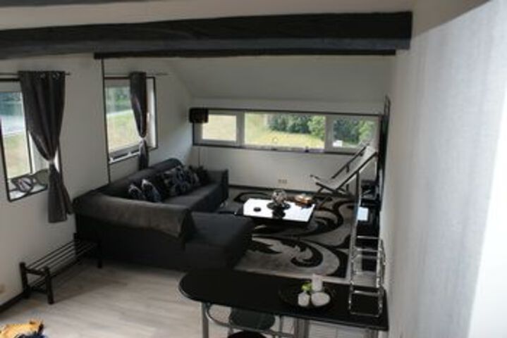 Room 11 of 18