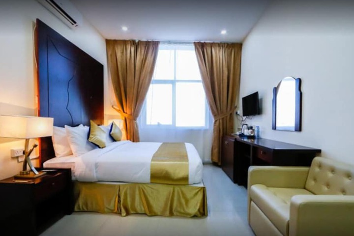 Room 12 of 25