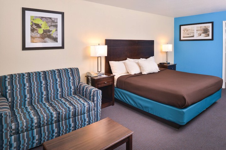 Standard | King Bed (6 of 9)