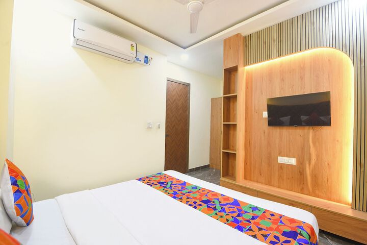 Room 18 of 25