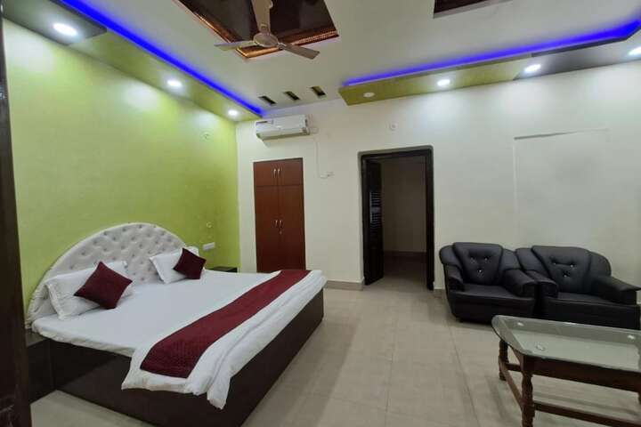 Room 5 of 18