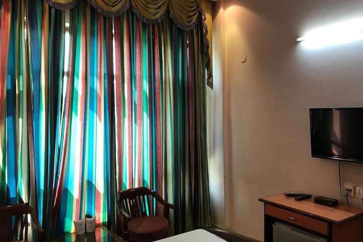 Room 13 of 25