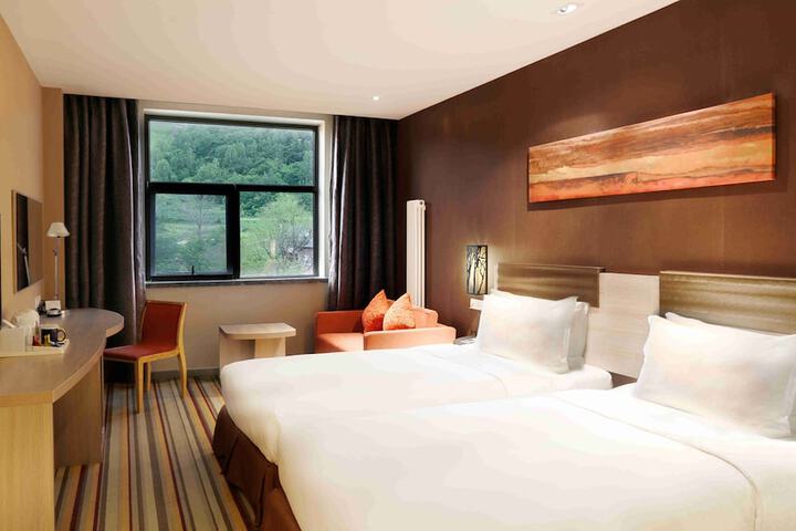 Room 10 of 87