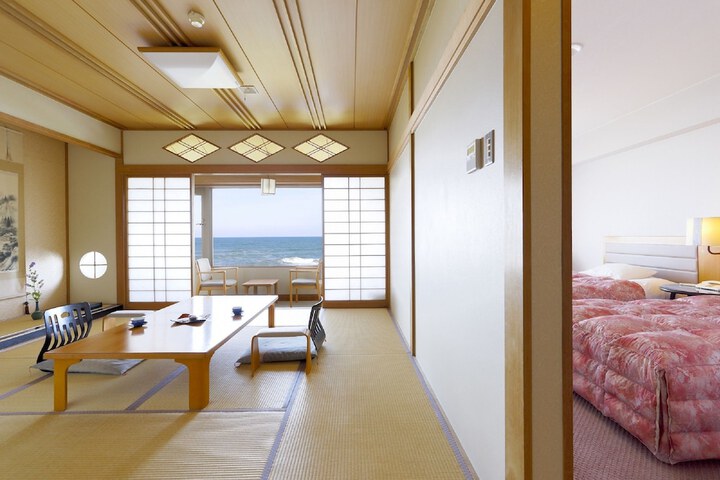 Room 8 of 11