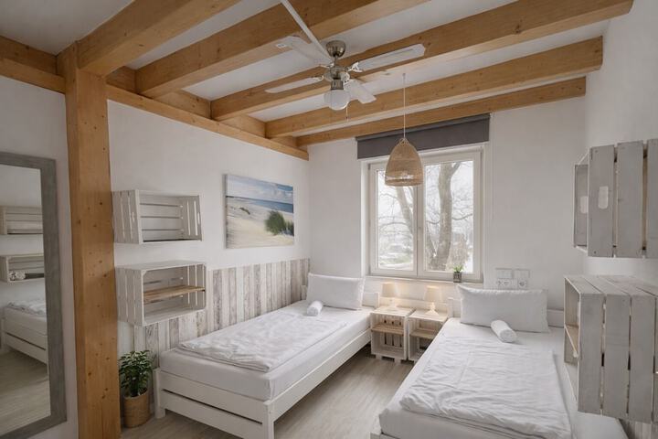 Room 6 of 8