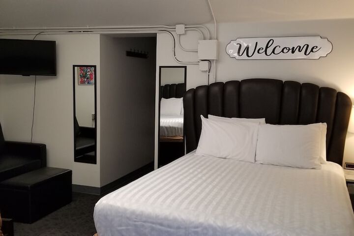 Room 15 of 43