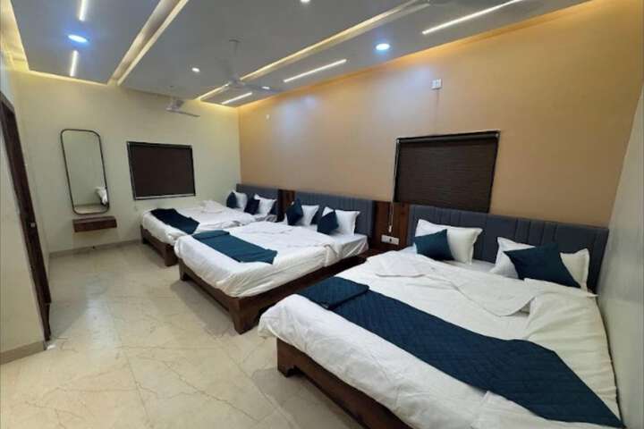 Room 6 of 13