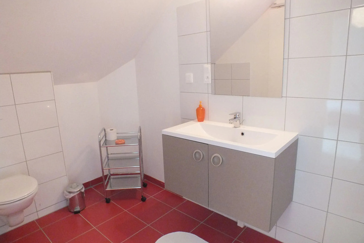 Room 8 of 11