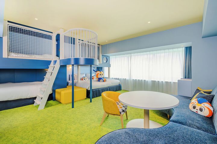 Room 5 of 92