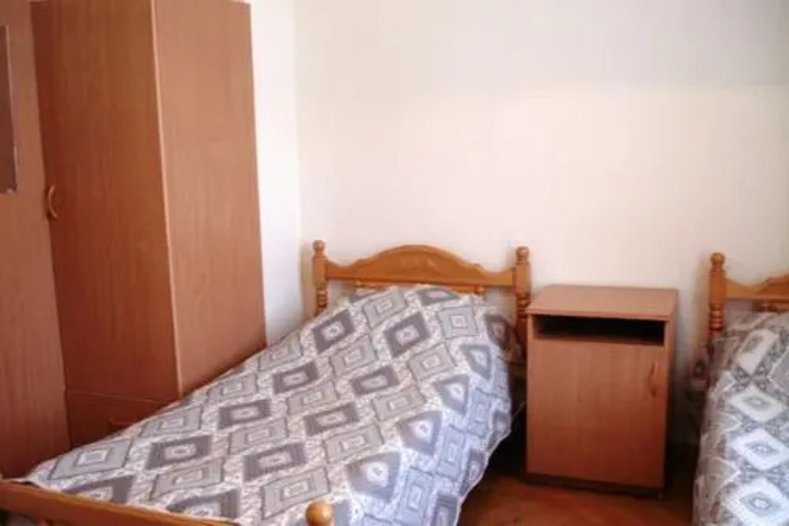 Room 4 of 11