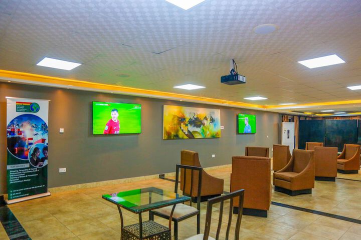 Lounge 140 of 159
