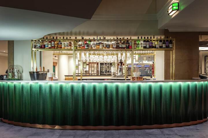 Lounge 191 of 284