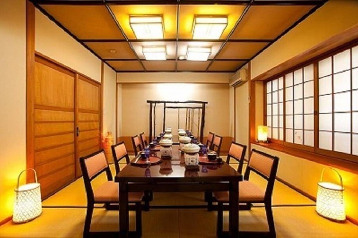 Room 11 of 30