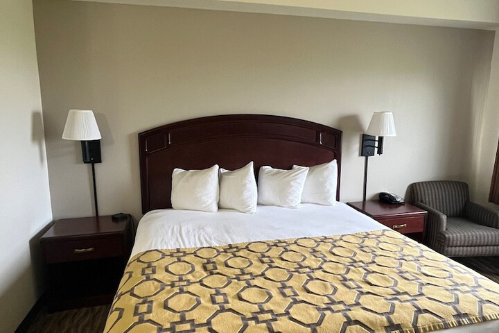 1 King Bed Mobility Accessible (5 of 10)