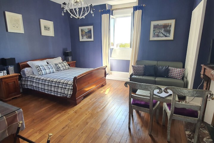 Room 26 of 193