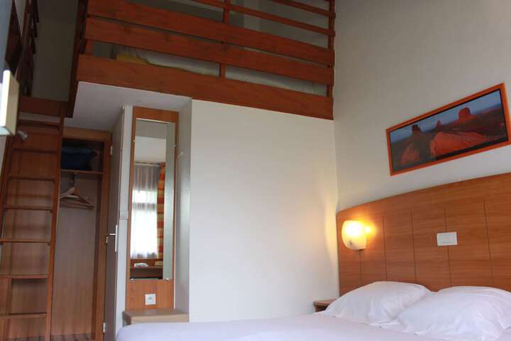 Room 12 of 73