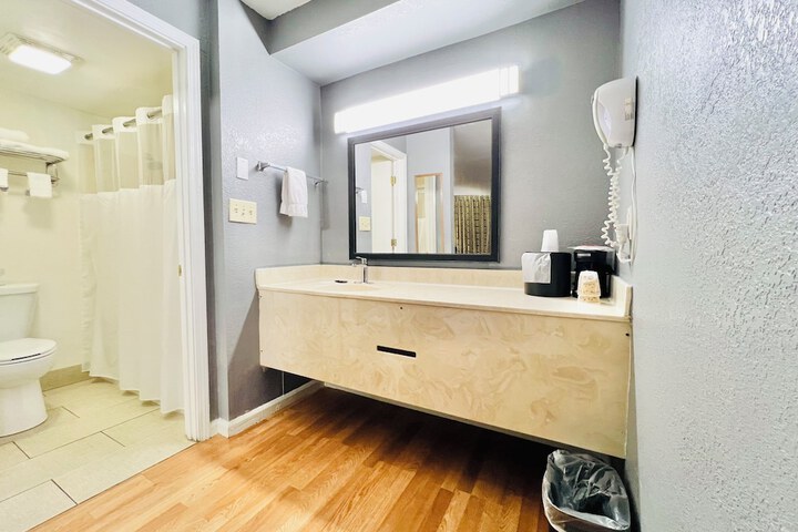 Room 25 of 47