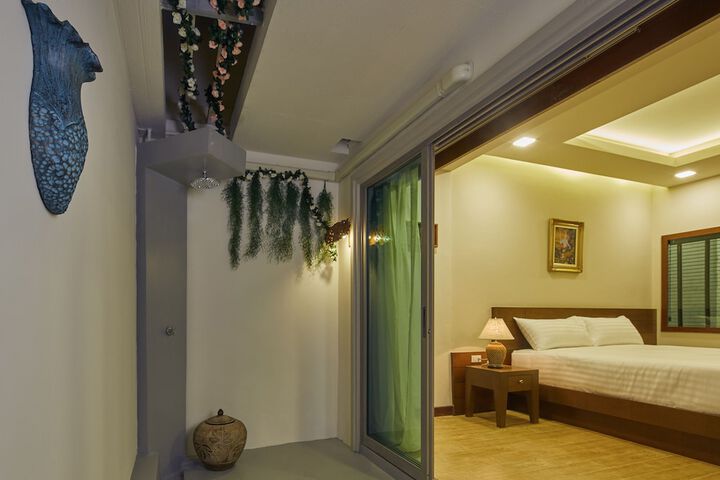 Room 10 of 67