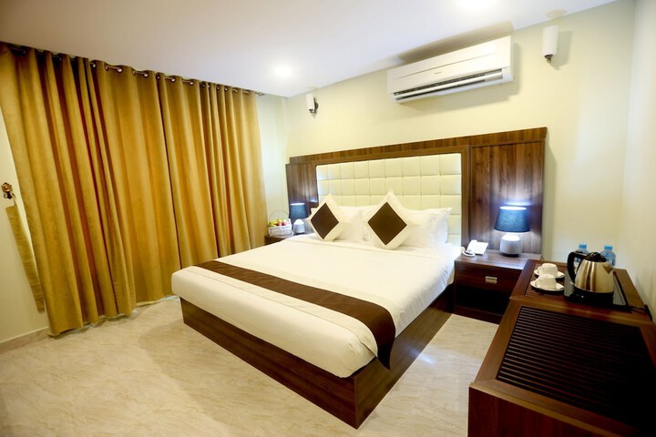 Room 3 of 10