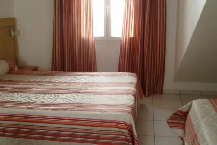 Room 4 of 10