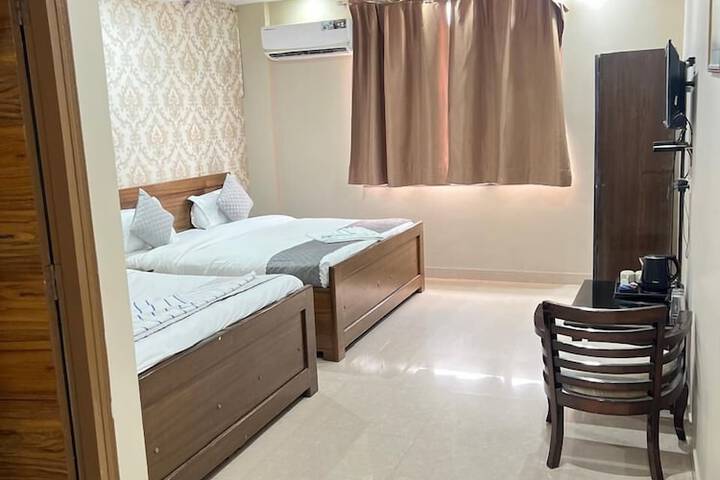 Room 3 of 8
