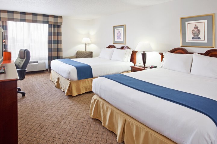 2 Queen Beds (3 of 7)