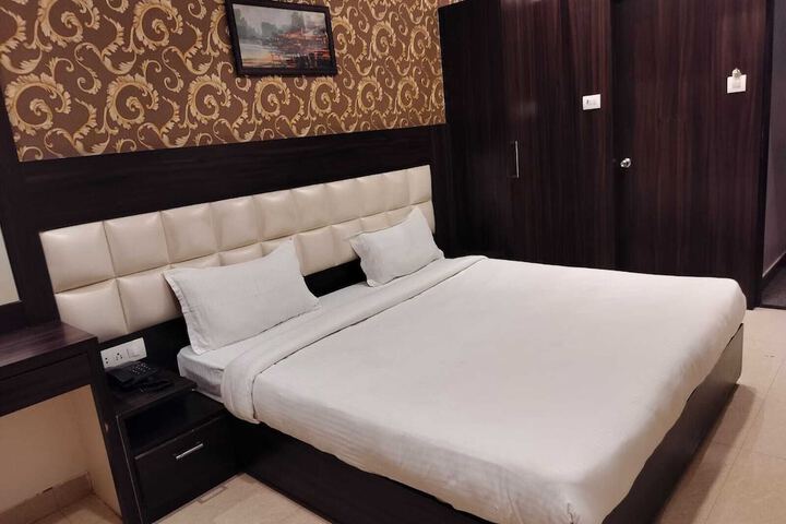 Room 10 of 26