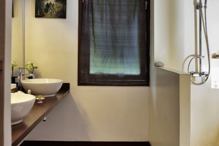 Room 52 of 140