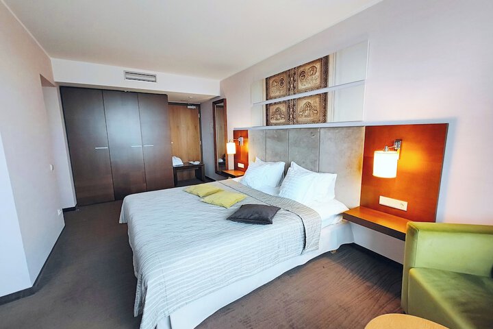 Room 6 of 59
