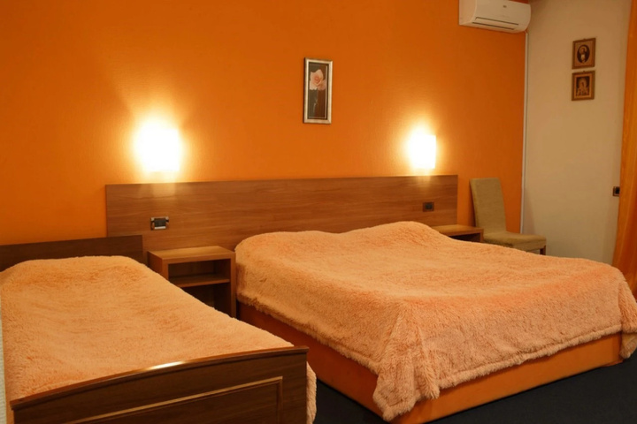 Room 3 of 10