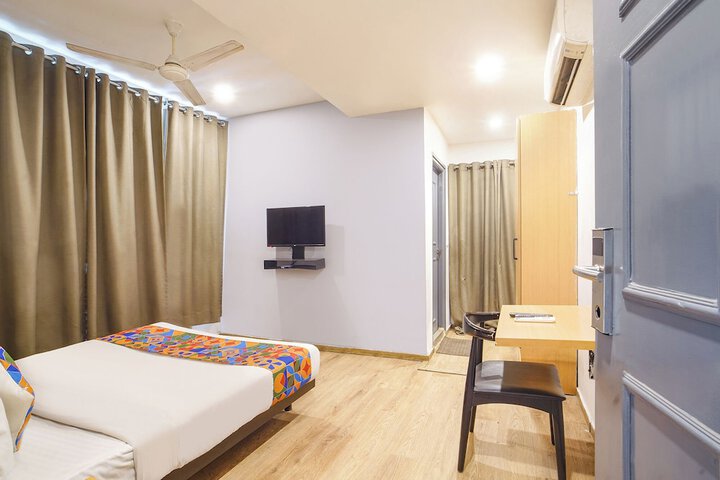 Room 10 of 28